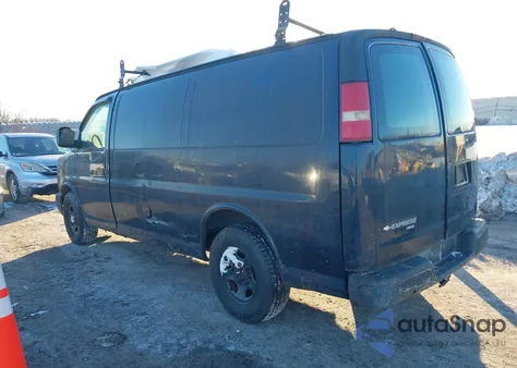 2005 Chevrolet Express z USA, uszkodzony, nr VIN 1GCFH15T251217806